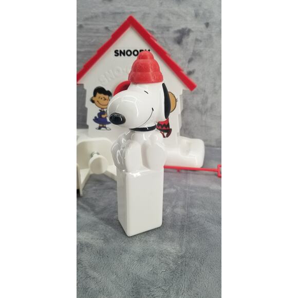 Snoopy Snow Cone Maker with scoop/shovel - Picture 6 of 11